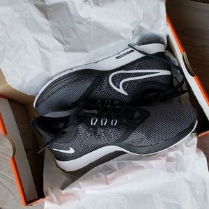 NEW Nike Zoom Strike Running Shoes size 8
